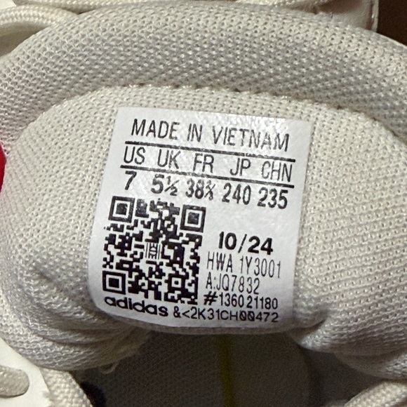 Adidas Women’s White and Green Sneakers - Picture 7 of 7